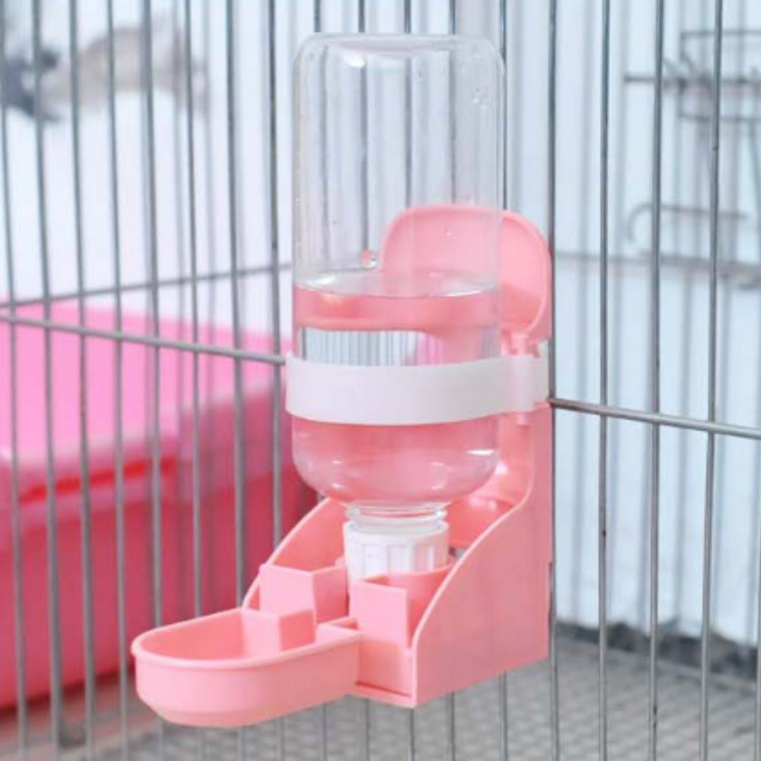 Kleine Dieren Waterbak roze waterdispenser geinstalleerd in kooi